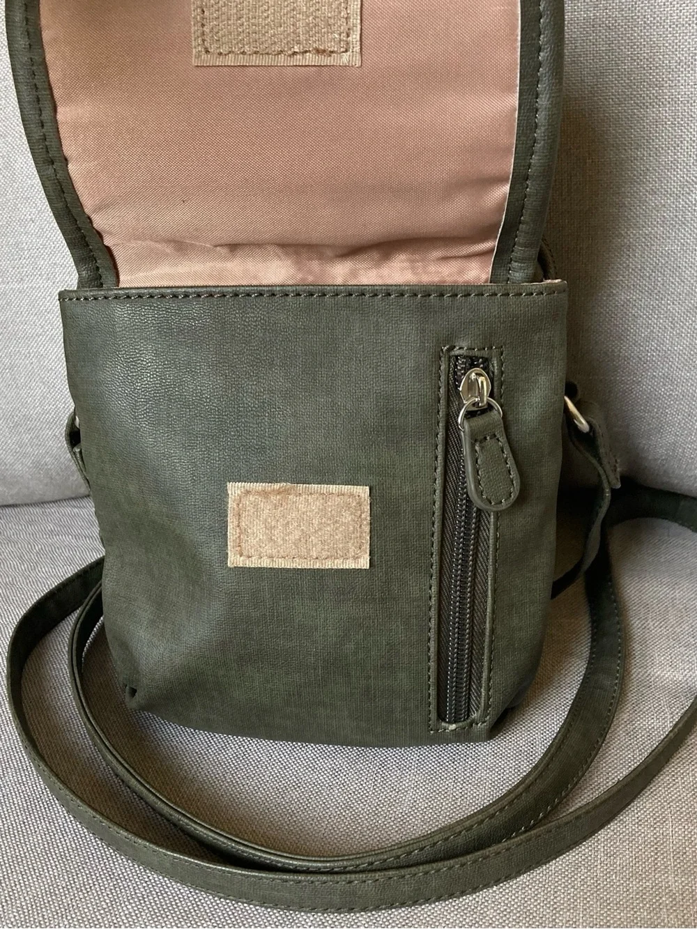MultiSac Olive Green Crossbody Bag Mini Organizer Travel Purse EUC